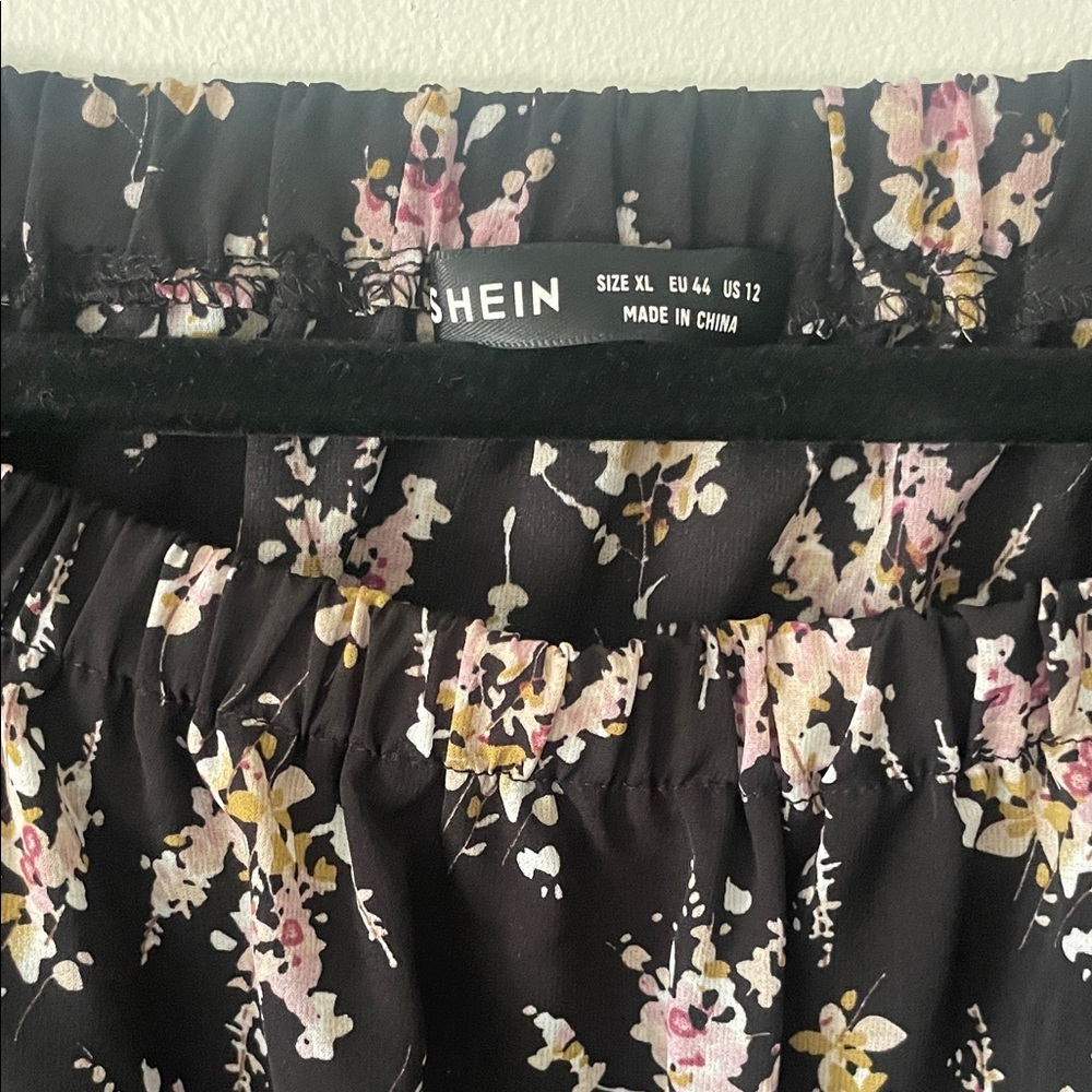 Shein|Floral Off-Shoulder Crop Black Top|XL|EUC - Picture 3 of 7